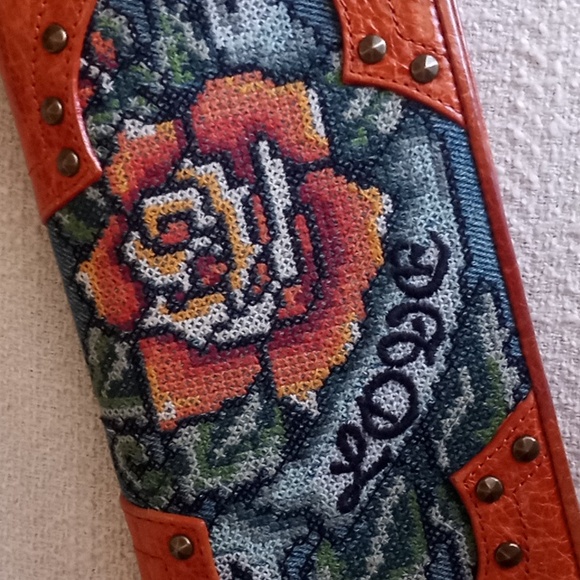 Isabella Fiore Love Wallet 🧡 - Picture 8 of 8